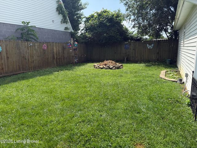 175 Prairie Dr, Louisville, KY 40229