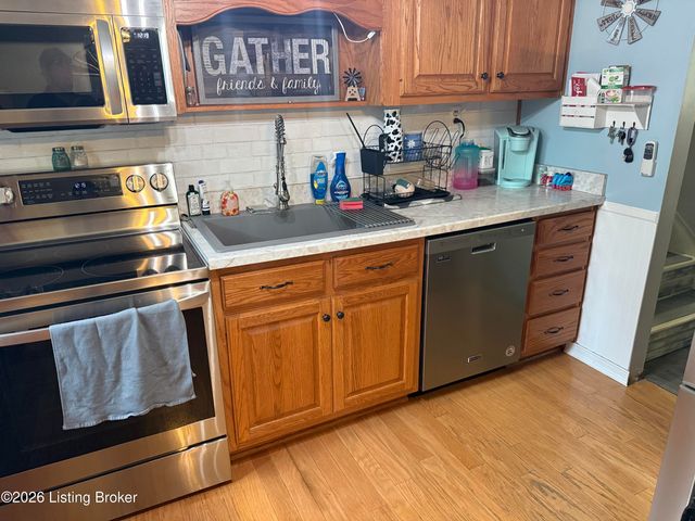 175 Prairie Dr, Louisville, KY 40229
