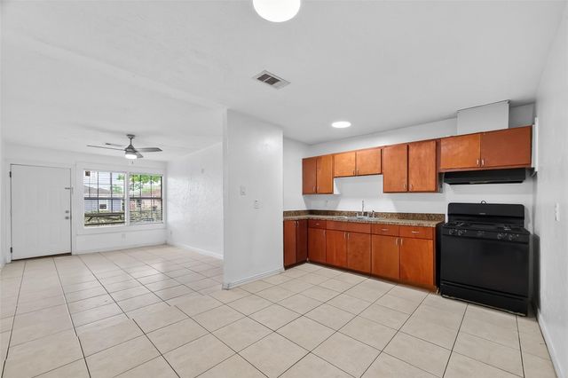 402 Meters Street, Houston, TX 77020