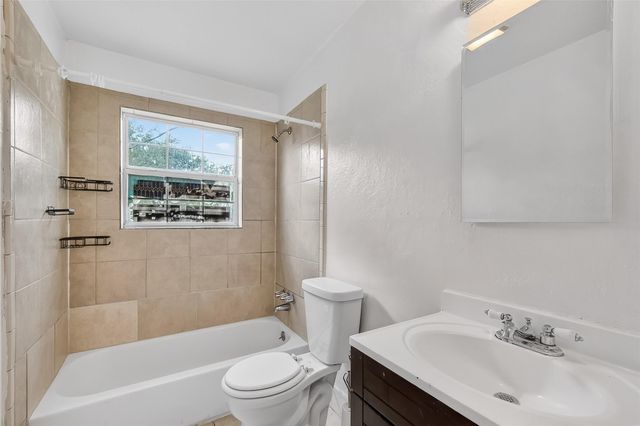 402 Meters Street, Houston, TX 77020