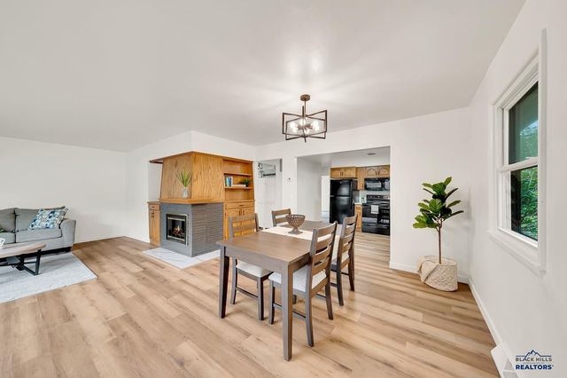 203 E OAKLAND, Rapid City, SD 57701