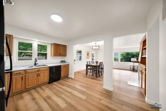203 E OAKLAND, Rapid City, SD 57701