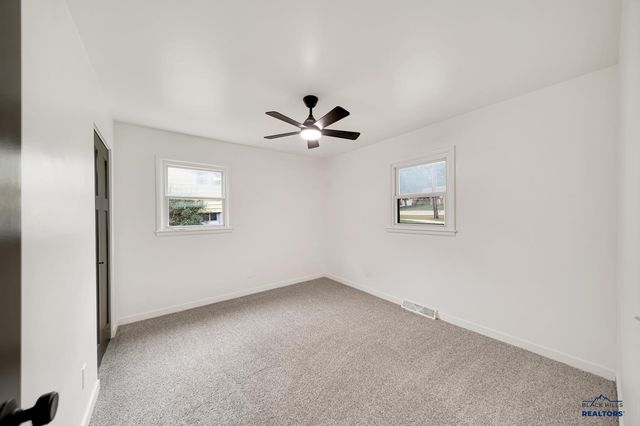 203 E OAKLAND, Rapid City, SD 57701