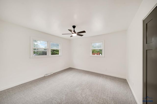 203 E OAKLAND, Rapid City, SD 57701