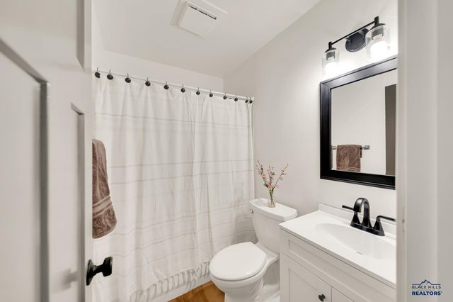 203 E OAKLAND, Rapid City, SD 57701