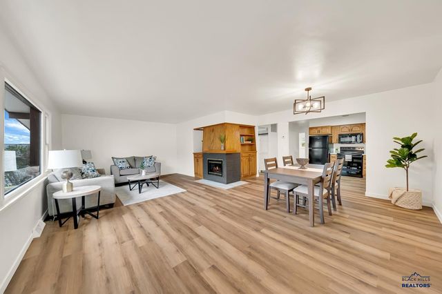 203 E OAKLAND, Rapid City, SD 57701