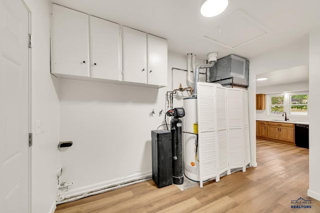 203 E OAKLAND, Rapid City, SD 57701
