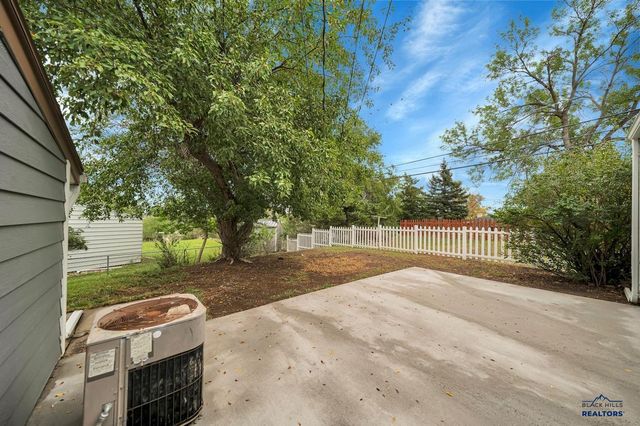 203 E OAKLAND, Rapid City, SD 57701