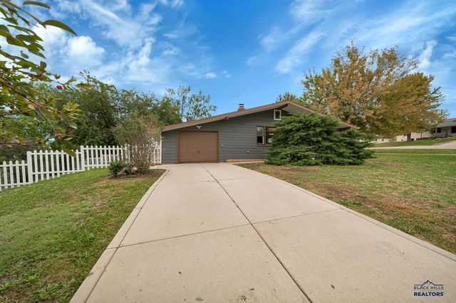 203 E OAKLAND, Rapid City, SD 57701