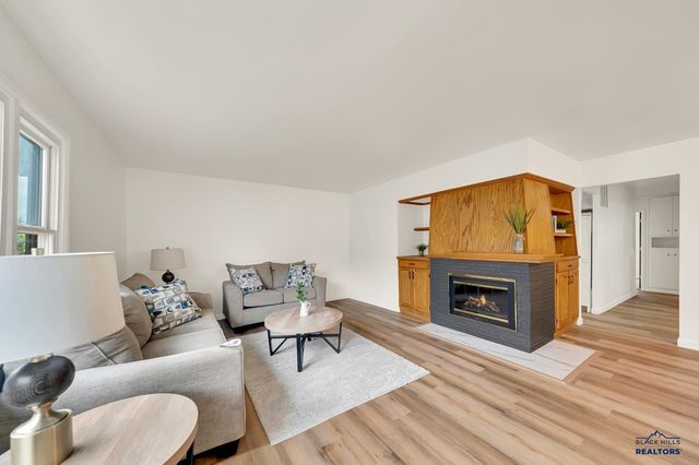 203 E OAKLAND, Rapid City, SD 57701