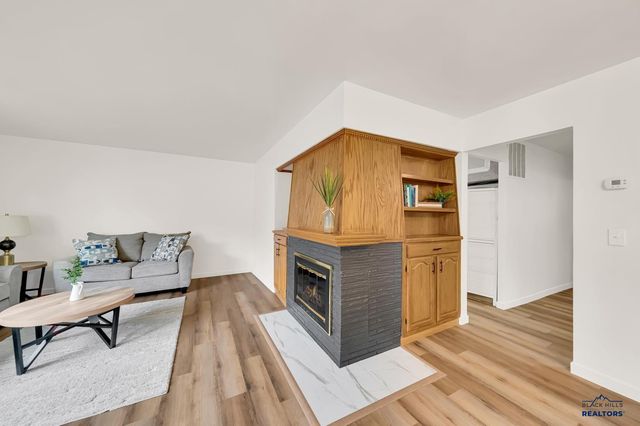 203 E OAKLAND, Rapid City, SD 57701