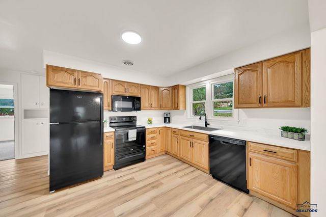 203 E OAKLAND, Rapid City, SD 57701