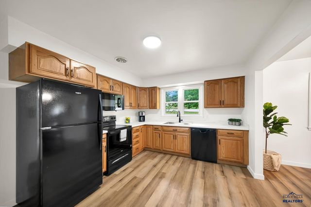 203 E OAKLAND, Rapid City, SD 57701