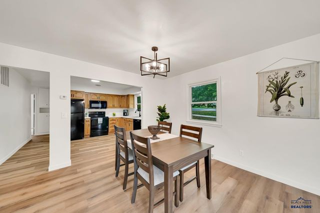 203 E OAKLAND, Rapid City, SD 57701