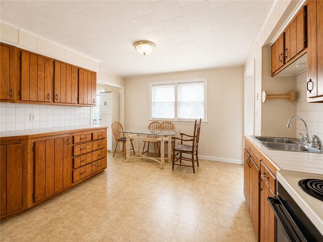 276 East Street, Cranston, RI 02920