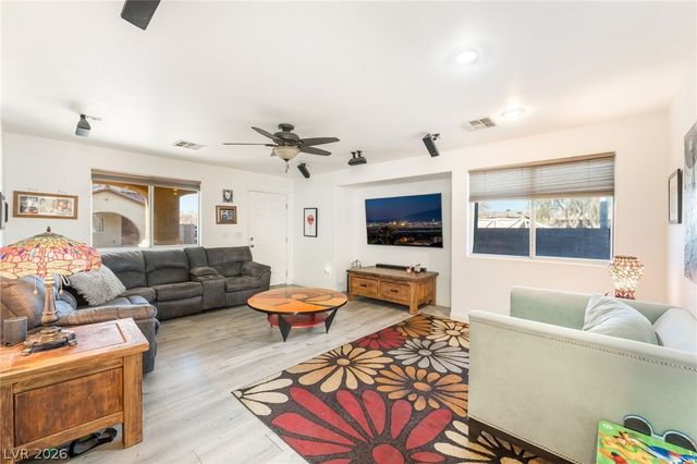 6388 Blue Twilight Court, Las Vegas, NV 89108