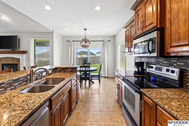 18892 Leavenworth Street, Elkhorn, NE 68022