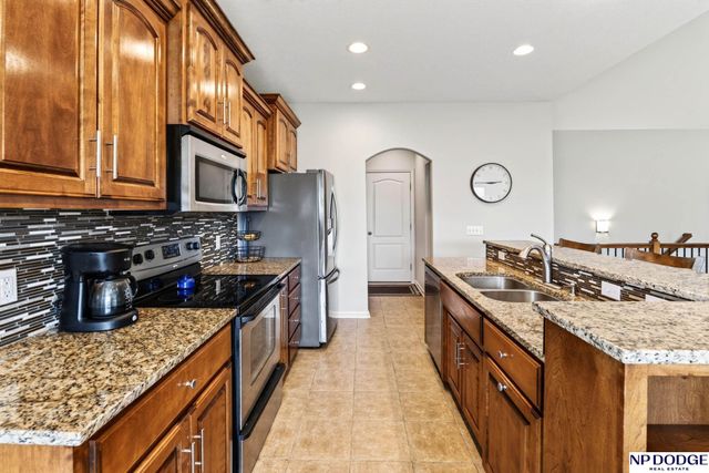 18892 Leavenworth Street, Elkhorn, NE 68022