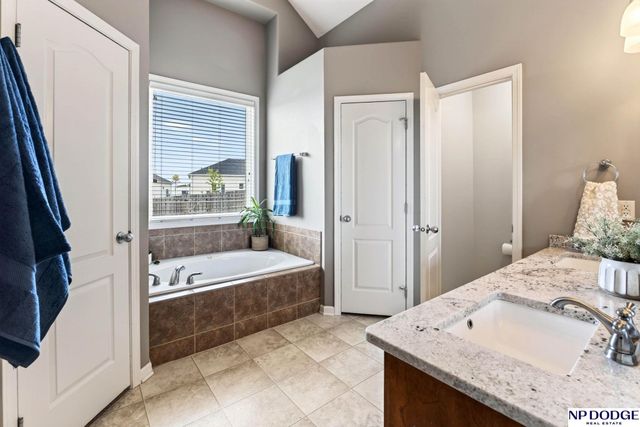 18892 Leavenworth Street, Elkhorn, NE 68022
