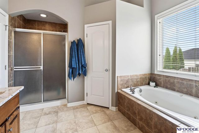 18892 Leavenworth Street, Elkhorn, NE 68022