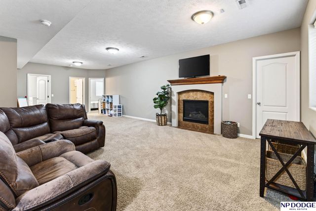 18892 Leavenworth Street, Elkhorn, NE 68022
