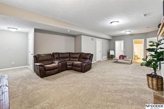 18892 Leavenworth Street, Elkhorn, NE 68022