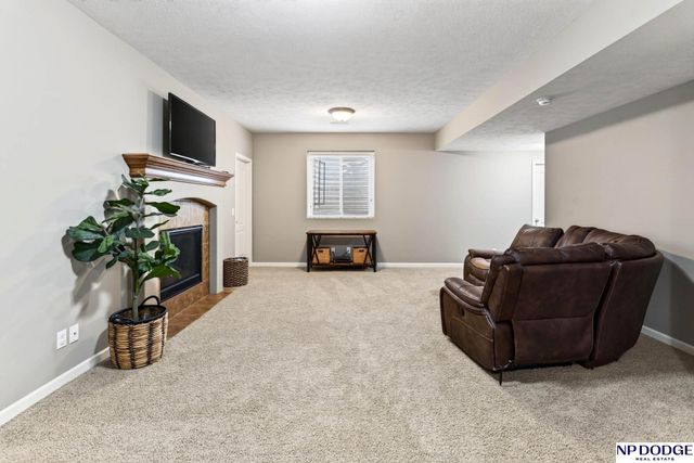 18892 Leavenworth Street, Elkhorn, NE 68022