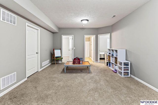 18892 Leavenworth Street, Elkhorn, NE 68022