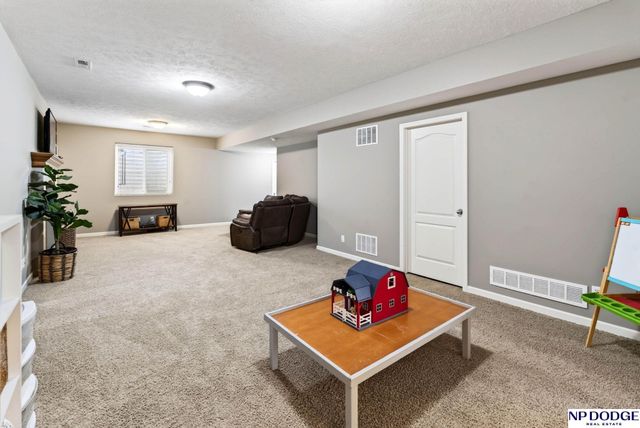 18892 Leavenworth Street, Elkhorn, NE 68022