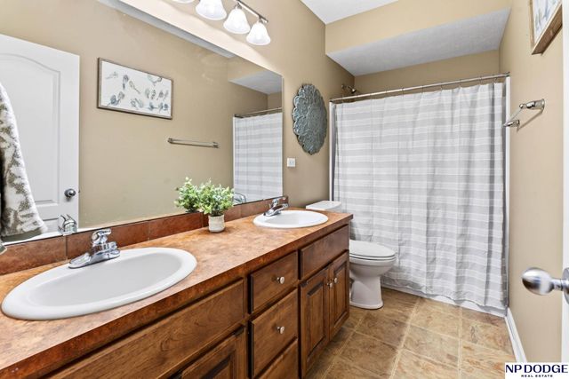 18892 Leavenworth Street, Elkhorn, NE 68022