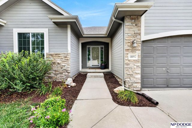 18892 Leavenworth Street, Elkhorn, NE 68022
