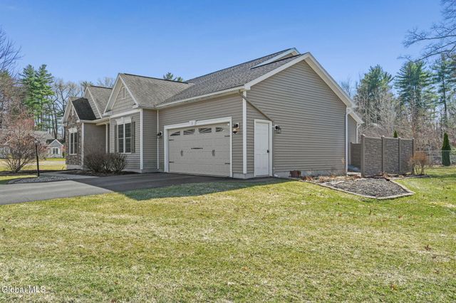 2 Elizabeth Court, Clifton Park, NY 12065