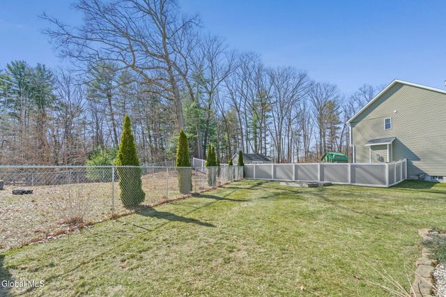 2 Elizabeth Court, Clifton Park, NY 12065
