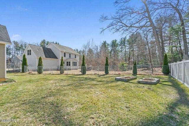 2 Elizabeth Court, Clifton Park, NY 12065
