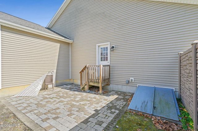 2 Elizabeth Court, Clifton Park, NY 12065