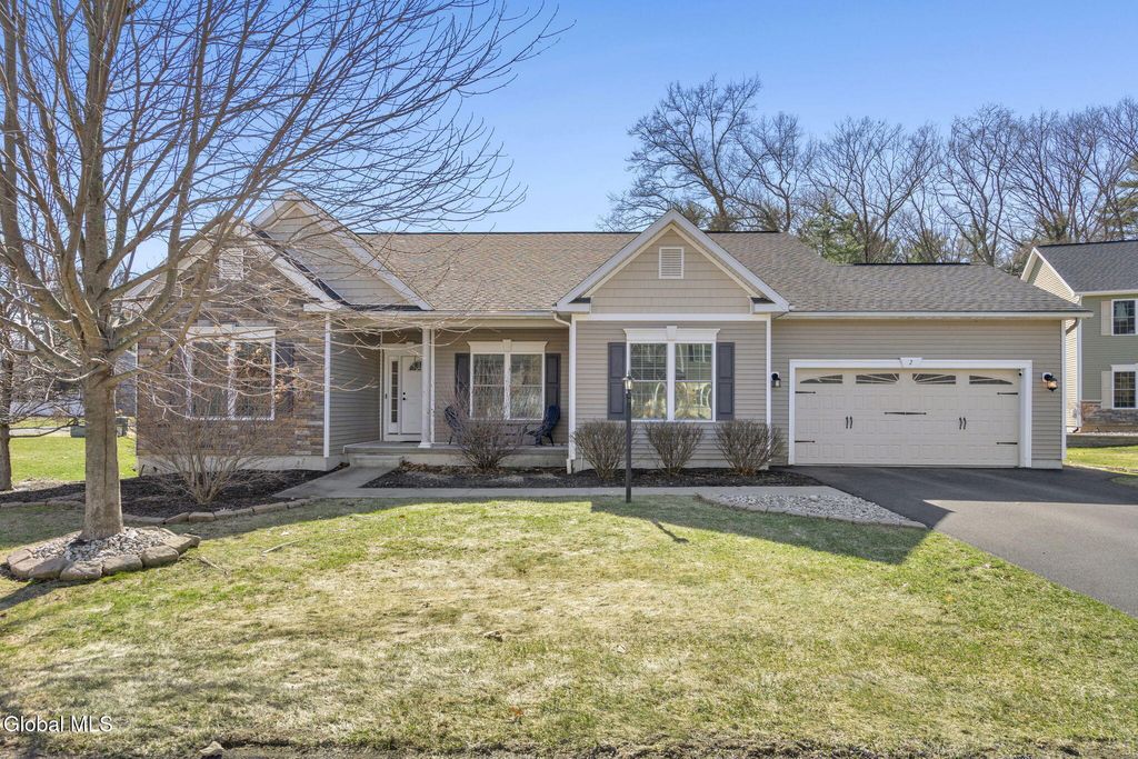 2 Elizabeth Court, Clifton Park, NY 12065