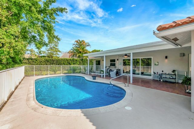 10049 Harbourtown Court, Boca Raton, FL 33498