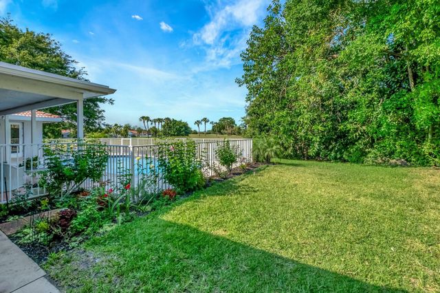 10049 Harbourtown Court, Boca Raton, FL 33498