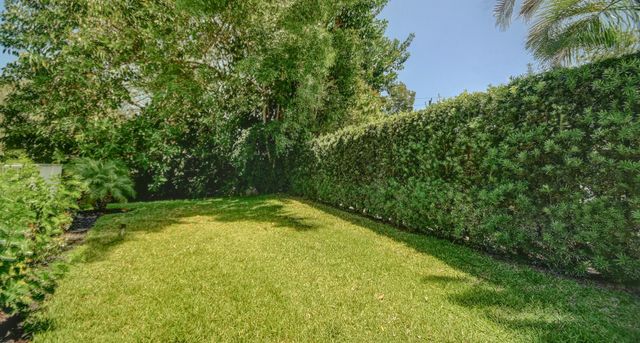 10049 Harbourtown Court, Boca Raton, FL 33498