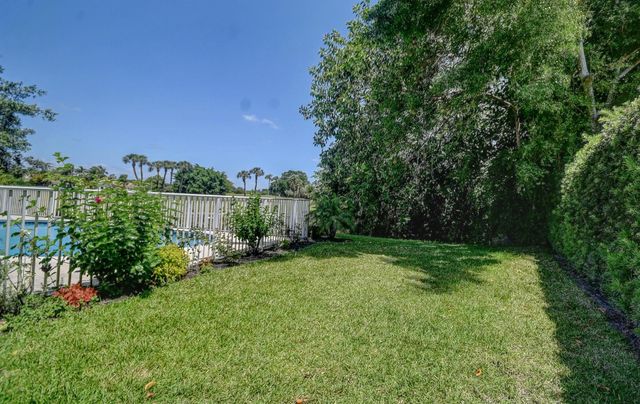 10049 Harbourtown Court, Boca Raton, FL 33498