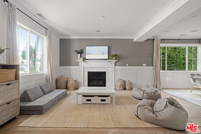 11813 Woodbine Avenue, Los Angeles, CA 90066