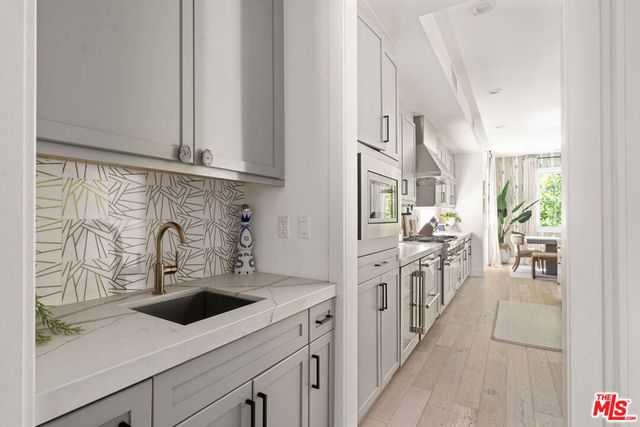 11813 Woodbine Avenue, Los Angeles, CA 90066