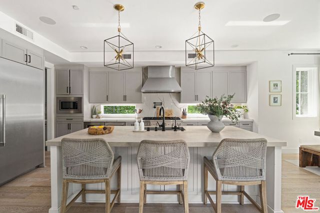 11813 Woodbine Avenue, Los Angeles, CA 90066