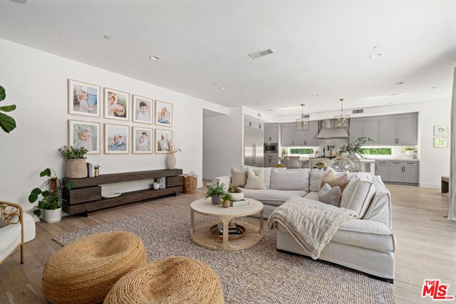 11813 Woodbine Avenue, Los Angeles, CA 90066