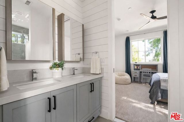 11813 Woodbine Avenue, Los Angeles, CA 90066