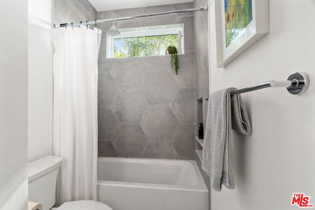 11813 Woodbine Avenue, Los Angeles, CA 90066