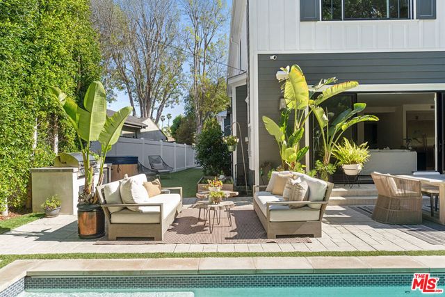 11813 Woodbine Avenue, Los Angeles, CA 90066