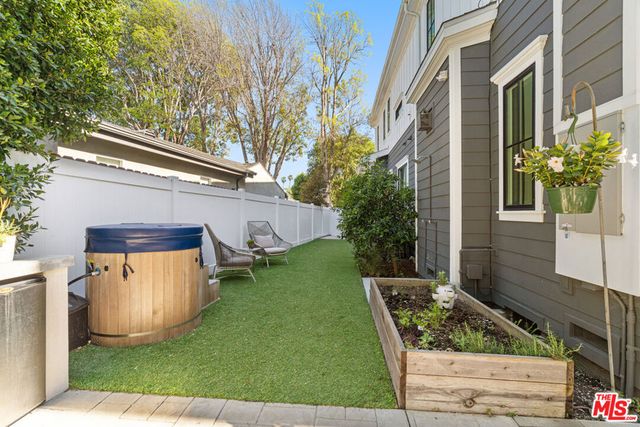 11813 Woodbine Avenue, Los Angeles, CA 90066