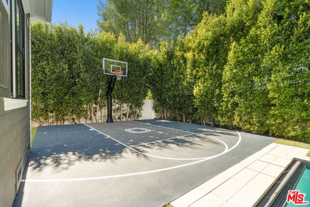 11813 Woodbine Avenue, Los Angeles, CA 90066