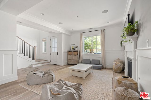 11813 Woodbine Avenue, Los Angeles, CA 90066